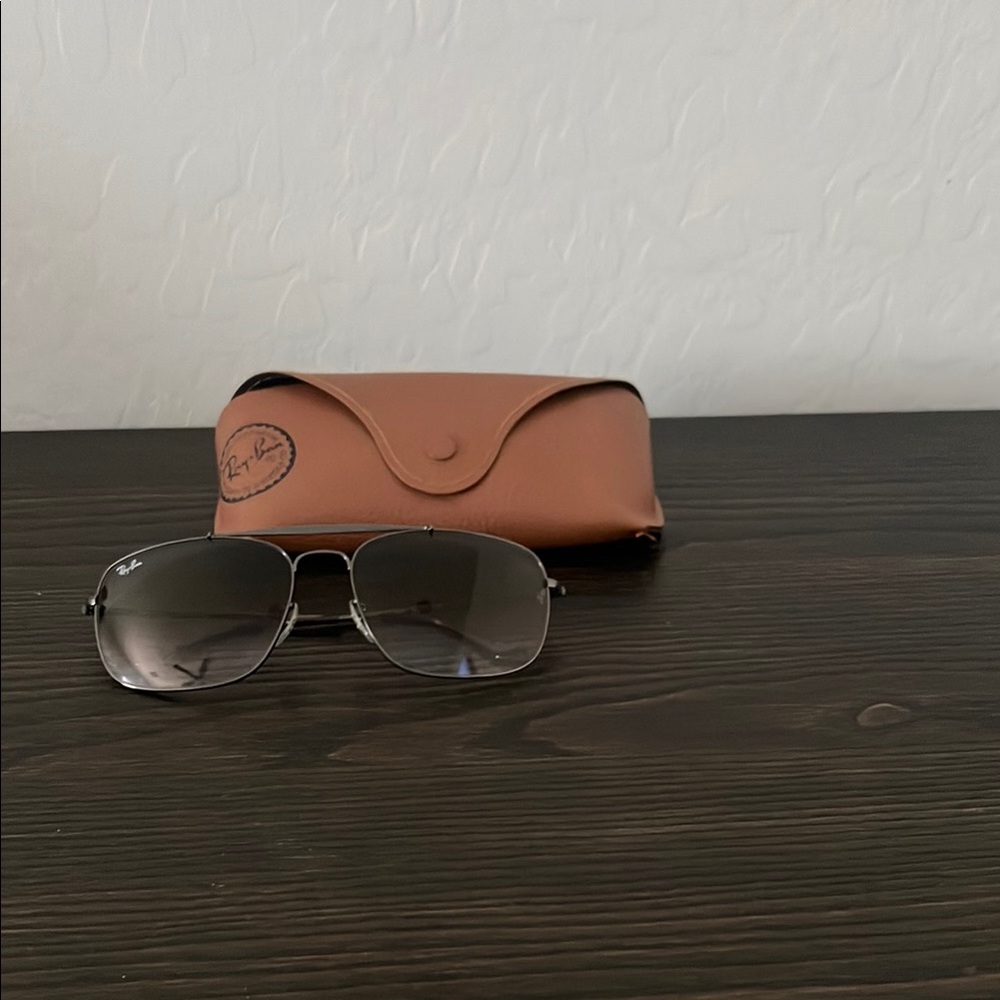 Ray-Ban Black Aviator Sunglasses with Tan Case